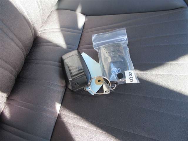 キーレス付きです。離れたところからでもドアの施錠・開錠ができるのでとても便利です♪