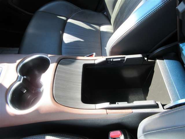 取り出しやすく、しまいやすい収納スペースです。ティッシュやペットボトル等、用途に合わせた収納が可能ですので、使い方はあなた次第！