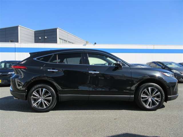 走りにこだわりながら収納力も持ち合わせたお車です！