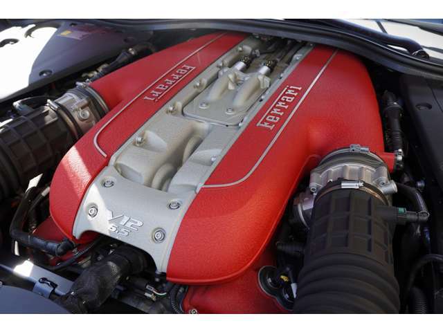 6.5リッターV型12気筒DOHC自然吸気エンジンを積んだフェラーリ812スー パーファストのダイナミックな走りを是非ご堪能ください！