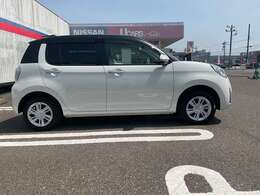コンパクトなボディでどの年代の方にも乗りやすいお車になっております☆