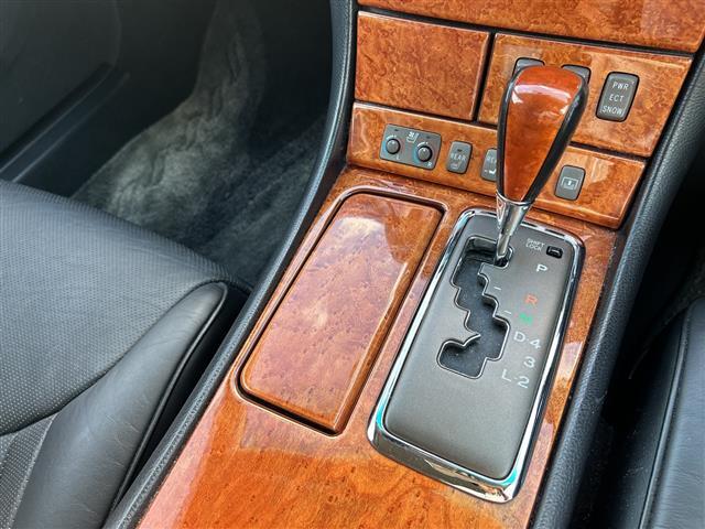 【シフトレバー】シフトも操作しやすく快適なドライブを楽しんでいただけます！