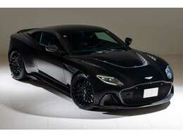 【DBS 770 Ultimate ： 専用 エンジン】　700ps/91.8kgm　0-100km/h：3.2秒　MAXSPEED：340km/h（カタログ値）