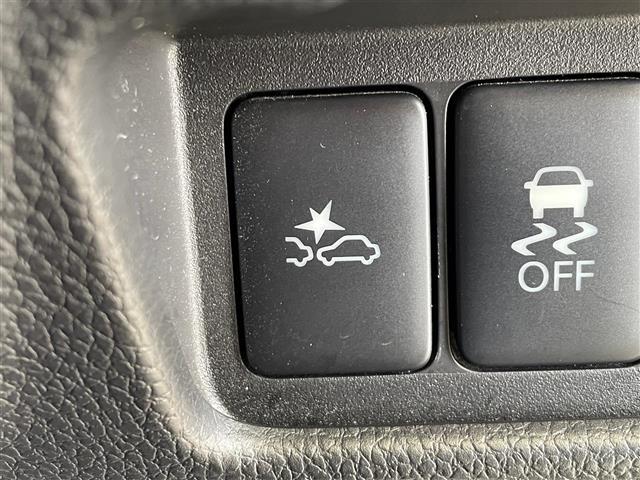【エマージェンシーブレーキ】前方の状況をチェックし、車両や歩行者との衝突を回避したり、衝突による被害を低減するための技術です！