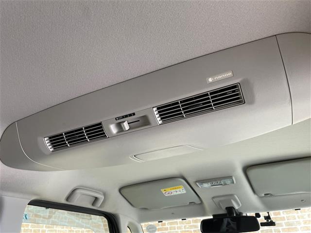 【リヤシーリングファン】車内の空気を循環させることで室内空間の温度を均一に保つことで後席も快適に過ごしていただくことができます！