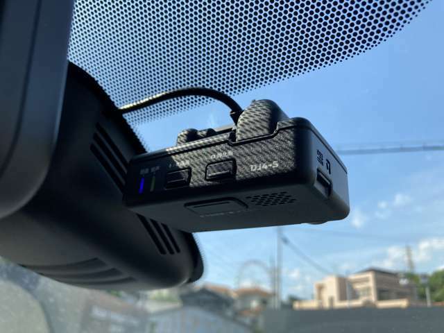 日産純正ドライブレコーダーが付いております！運転中の録画を行ってくれますので、万が一のときに役に立ってくれますよ！