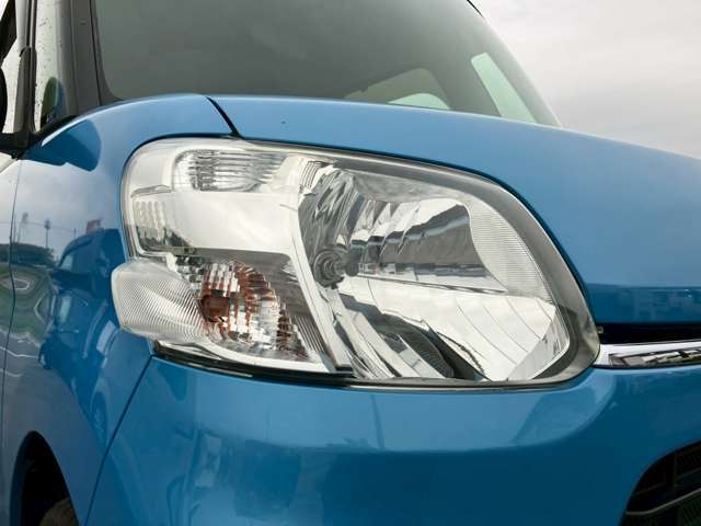 ☆ヘッドライトクリーニング☆ヘッドライトの黄ばみが気になる…そんな方もご相談ください！専用の液剤でクリーニングいたします！見違えるほどきれいになりますよ！