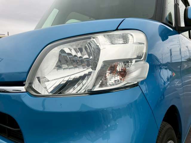 ☆ヘッドライトクリーニング☆ヘッドライトの黄ばみが気になる…そんな方もご相談ください！専用の液剤でクリーニングいたします！見違えるほどきれいになりますよ！