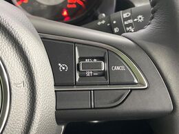 【クルーズコントロール】高速道路もラクラク走行。アクセルを離しても一定速度で走行ができ、長距離運転時の負担を軽減！加速・減速も簡単なスイッチ操作で調整できます。