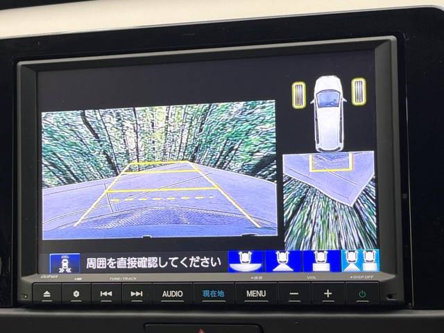 【バックカメラ】駐車時に後方がリアルタイム映像で確認できます。大型商業施設や立体駐車場での駐車時や、夜間のバック時に大活躍！運転スキルに関わらず、今や必須となった装備のひとつです！