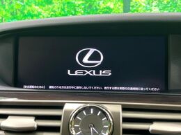 【メーカー純正ナビ】インテリアに溶け込むスタイリッシュな「専用設計」メーカーナビを装備♪視認性や操作性など基本性能にも優れ、より上質なカーライフをお楽しみいただけます。