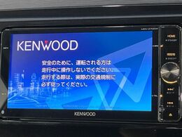 【ナビゲーション】目的地までしっかり案内してくれる使いやすいナビ。Bluetooth接続すればお持ちのスマホやMP3プレイヤーの音楽を再生可能！毎日の運転がさらに楽しくなります！！