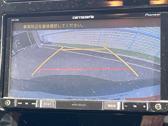 【バックカメラ】駐車時に後方がリアルタイム映像で確認できます。大型商業施設や立体駐車場での駐車時や、夜間のバック時に大活躍！運転スキルに関わらず、今や必須となった装備のひとつです！