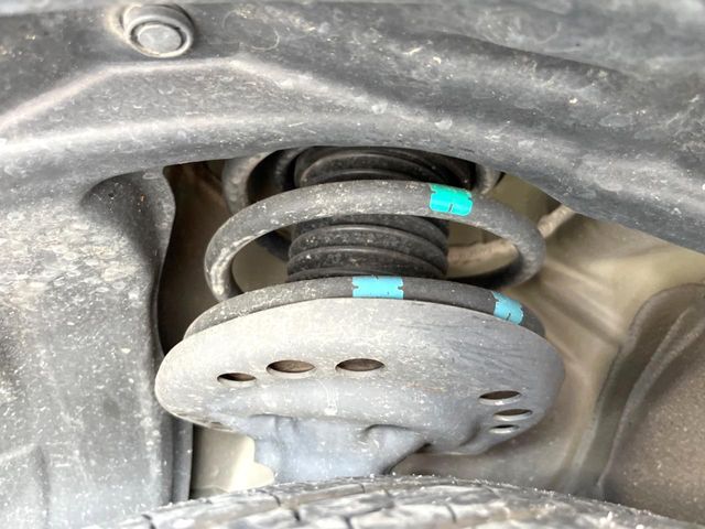 お車を安心してお乗りいただく為には、足回りの定期点検が欠かせません。サービスサポート（有償保証）では無料点検もご提供しており、安心のカーライフをお過ごしいただけるサポート体制が整っています。