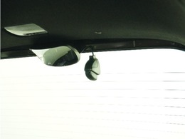 この車にはリアにもドライブレコーダーを装備しております◆映像・音声などを記録する自動車用の装置です。　もしもの事故の際の記録はもちろん、旅行の際の思い出としてドライブの映像を楽しむことができます。