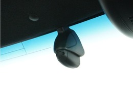 ◆ドライブレコーダー◆映像・音声などを記録する自動車用の装置です。　もしもの事故の際の記録はもちろん、旅行の際の思い出としてドライブの映像を楽しむことができます。