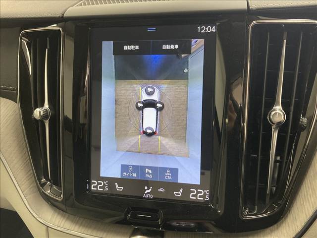 【360°ビューモニター】を装備しております。全周囲カメラで危険察知。狭い駐車場でも安心して駐車できますね。