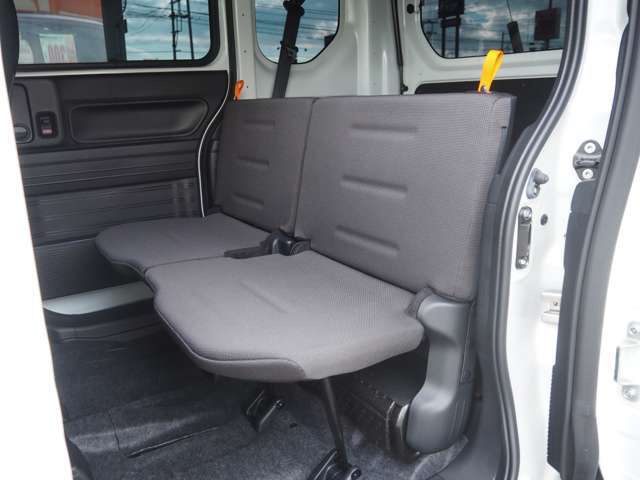 広々とした2列目は居住性が高く、快適なドライブが楽しめます♪