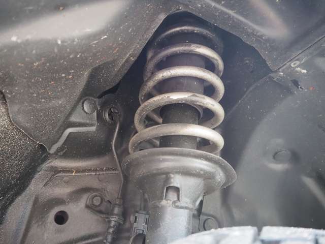 リフトアップ車！悪路も楽々走れます♪