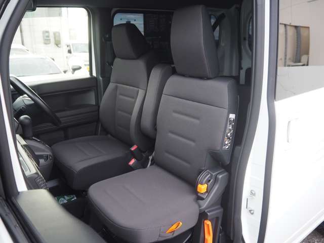 シートにダメージや劣化は少なく、良好なコンディションが保たれております♪