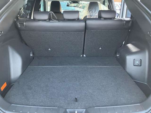 【シートアレンジ】荷室の広さを色々アレンジできるようになっていますので使い勝手が良いですね♪