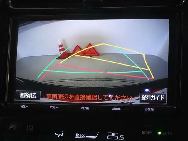 バックガイドモニターを装備してます、車庫入れもラクラクです。