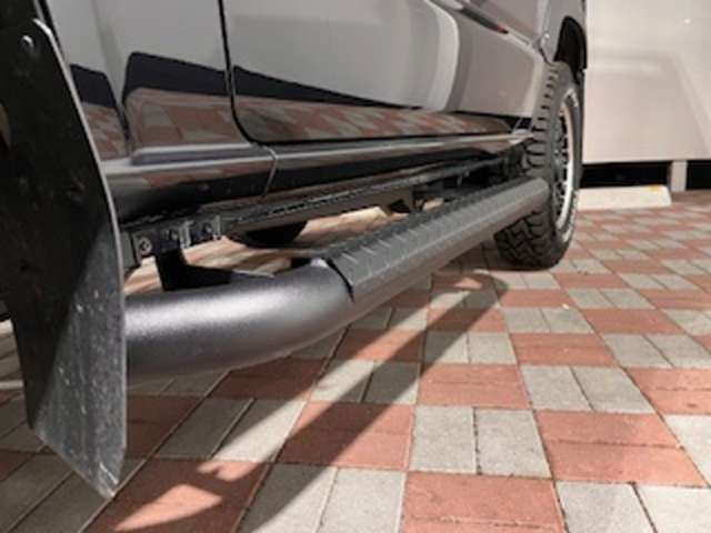 自社整備工場から板金工場、保険やローン等お車に関してはフルサポート！楽しいカーライフのお手伝いをぜひお任せください！自社板金工場・に加え、運輸支局指定工場にて、しっかり点検整備させて頂いております。
