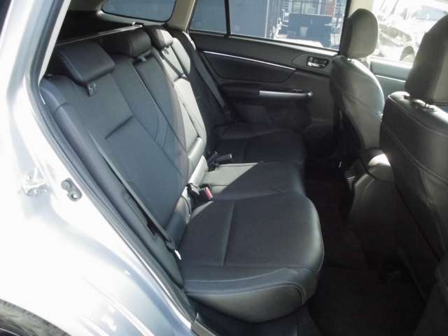 アイサイト！衝突軽減ブレーキ・追従クルーズコントロール・アイドリングストップ・フロアマット・リアトノカバー・荷室マット・リア5面スモークガラス・スマートキー＆プッシュスタート・オート格納ドアミラー！