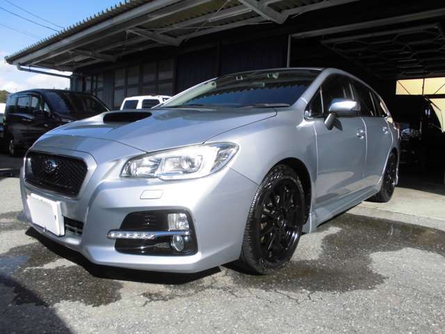 人気のレヴォーグ！オールシーズン大活躍な4WD！通勤からレジャーまで用途いろいろ使える一台！1600ccで維持費が安くお勧めです！ターボ付で走りが良いです！内外装とも程度良好です！まだまだ走ります！
