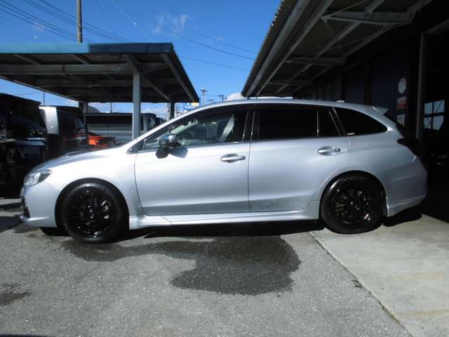 人気のレヴォーグ！オールシーズン大活躍な4WD！通勤からレジャーまで用途いろいろ使える一台！1600ccで維持費が安くお勧めです！ターボ付で走りが良いです！内外装とも程度良好です！まだまだ走ります！