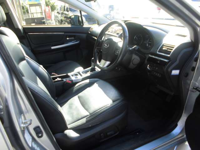 関東使用のお車で下廻りやボディなどサビ腐食などないです！軽度ですがリア部分に修復歴があります。走行や機能面等に支障ございません！まだまだご安心してお乗り頂けます！内装・外装とも状態良好です！