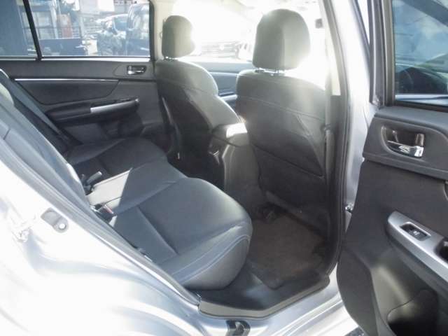 走行モードが選べるSIーDREVE付き！マニュアルモード付きオートマ・パドルシフト・メモリー機能付きパワーシート・黒本革シート・シートヒーター・インフォメーションデスプレイ・USB電源ソケット！