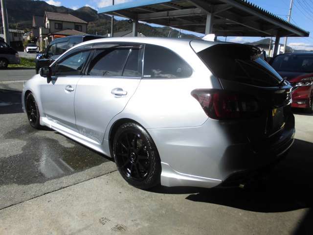 人気のレヴォーグ！オールシーズン大活躍な4WD！通勤からレジャーまで用途いろいろ使える一台！1600ccで維持費が安くお勧めです！ターボ付で走りが良いです！内外装とも程度良好です！まだまだ走ります！