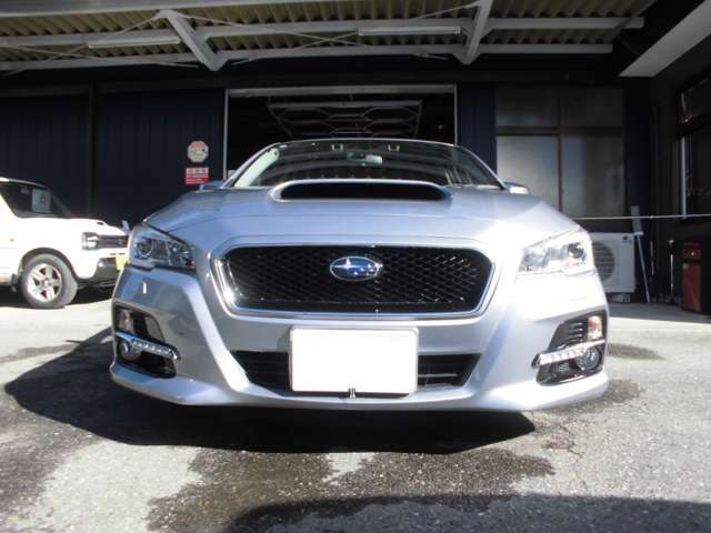 人気のレヴォーグ！オールシーズン大活躍な4WD！通勤からレジャーまで用途いろいろ使える一台！1600ccで維持費が安くお勧めです！ターボ付で走りが良いです！内外装とも程度良好です！まだまだ走ります！