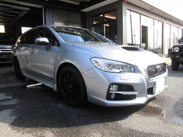 人気のレヴォーグ！オールシーズン大活躍な4WD！通勤からレジャーまで用途いろいろ使える一台！1600ccで維持費が安くお勧めです！ターボ付で走りが良いです！内外装とも程度良好です！まだまだ走ります！