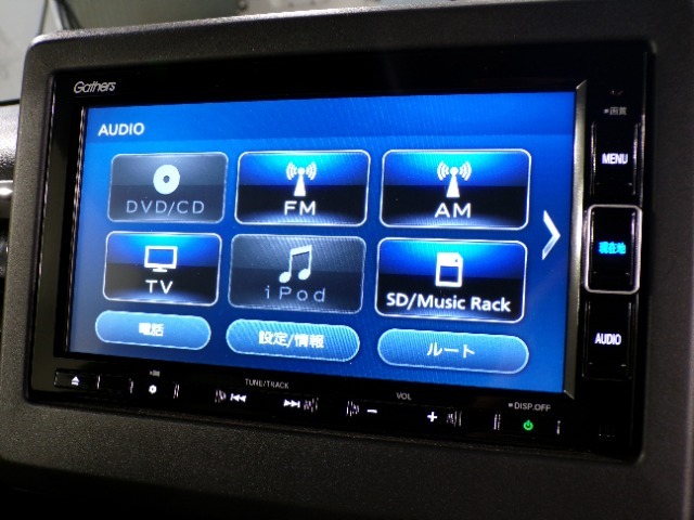 CD、DVD、Bluetooth、AM、FM、AUX、スマートフォン接続ができます。