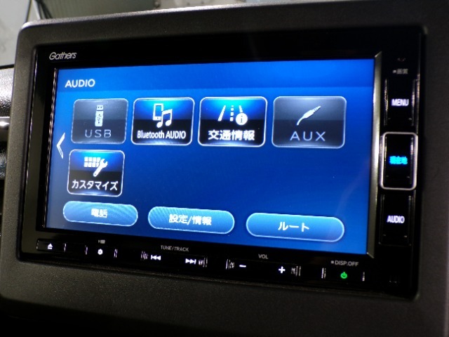 CD、DVD、Bluetooth、AM、FM、AUX、スマートフォン接続ができます。