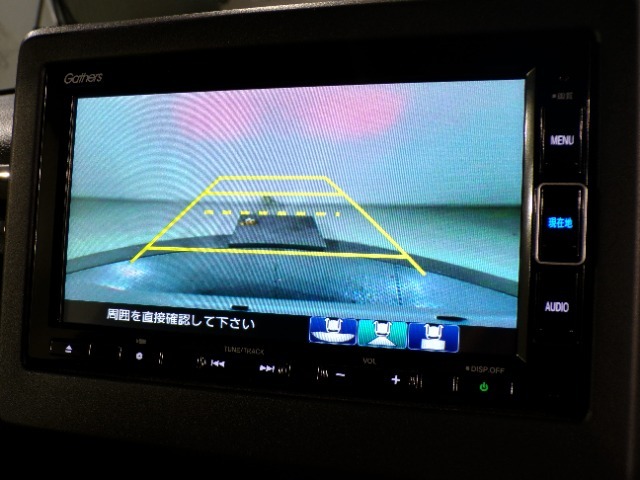 バックカメラもあるので後退時も安心です。