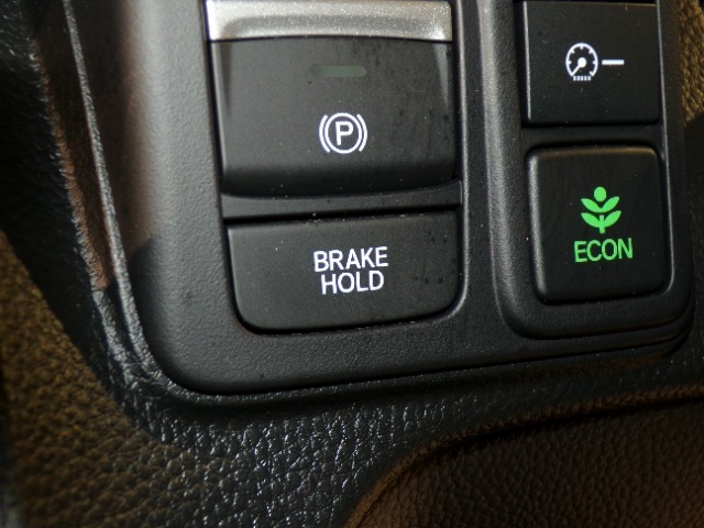 【ブレーキホールド】信号待ちなどでブレーキを踏み続けなくともブレーキがキープされます！アクセルペダルを踏むと解除され発進することが可能です！