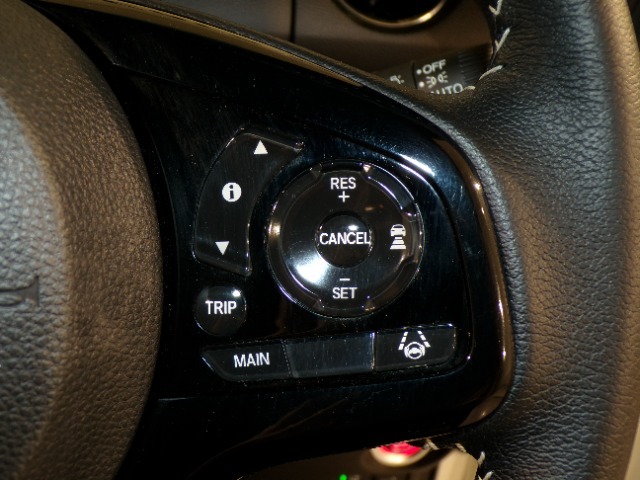 蓄積してきた技術をさらに進化させ、高機能化。新開発した先進の安全運転支援システムです。