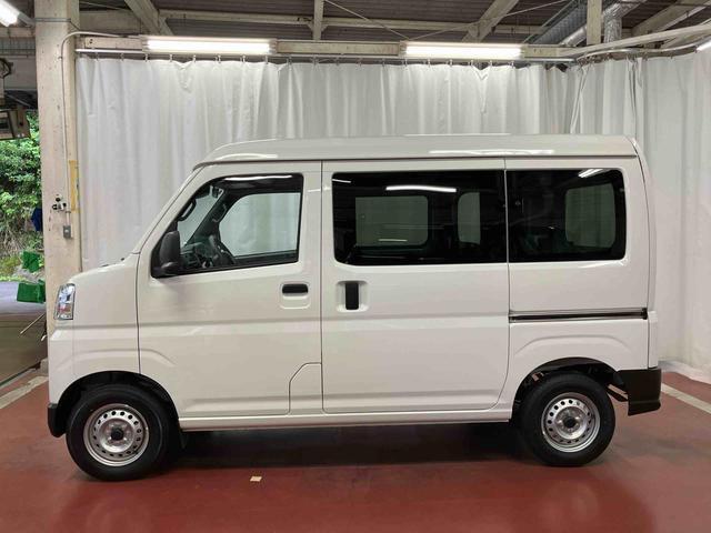 【スマートアシスト搭載車】　衝突回避支援ブレーキ機能（対車両・歩行者）、衝突警報機能（対車両・対歩行者）、誤発信抑制制御機能などの機能で安全な運転をサポートします