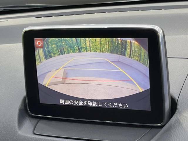 【バックカメラ】駐車時に後方がリアルタイム映像で確認できます。大型商業施設や立体駐車場での駐車時や、夜間のバック時に大活躍！運転スキルに関わらず、今や必須となった装備のひとつです！