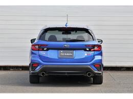 水平対向エンジンと左右対称のパワートレーンで構成された独自のシステム、SUBARUのオールラウンドな走りの愉しさを支えています。