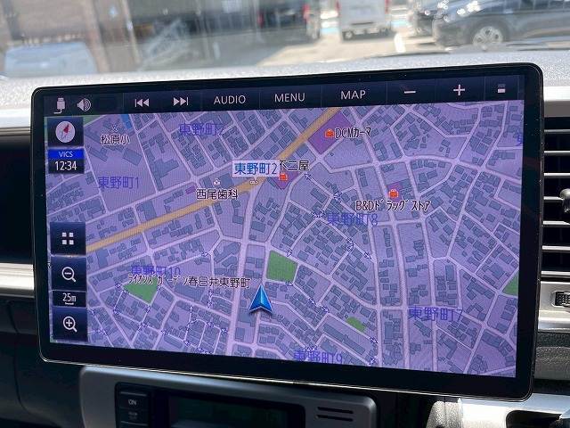 10型フローティングナビ搭載。最新型のナビへの交換もご相談頂けます。