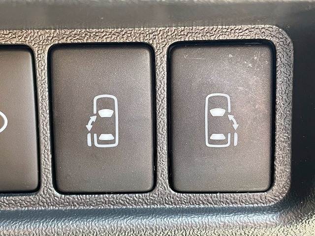 【両側電動スライドドア】運転席よりボタンひとつで開閉可能なスライドドアです。雨の日のお迎えの時など役立ちますね。