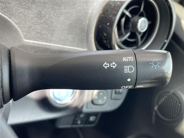 ートライト（AUTO）】外の明るさをシステムが感知して、自動でヘッドライトが点灯します。ヘッドライトをつけ忘れを防ぐ便利機能です。
