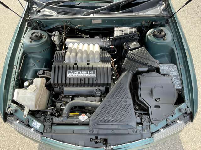 V6　3000ccエンジン搭載　エンジン横置きのFFとなります。　無鉛レギュラーガソリン仕様です。
