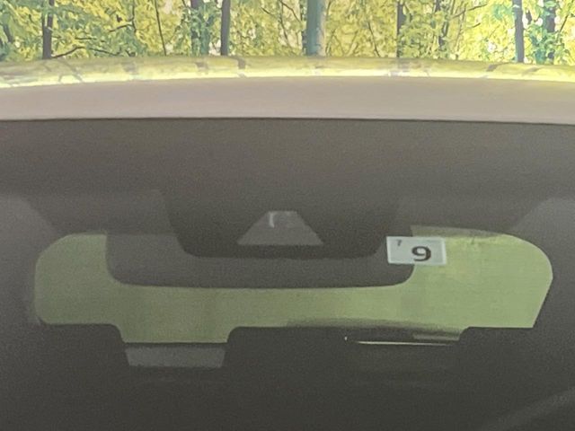 【トヨタセーフティセンス】走行中に前方の車両等を認識し、衝突しそうな時は警報とブレーキで衝突回避と被害軽減をアシスト。より安全にドライブをお楽しみいただけます。