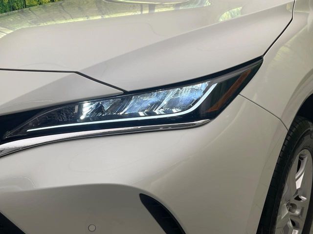 【LEDヘッドライト】悪天候や夜間走行時も良好な視界を確保し安心して運転できる高輝度LEDヘッドライトを装備！点灯速度が早く、消費電力も抑えられています。