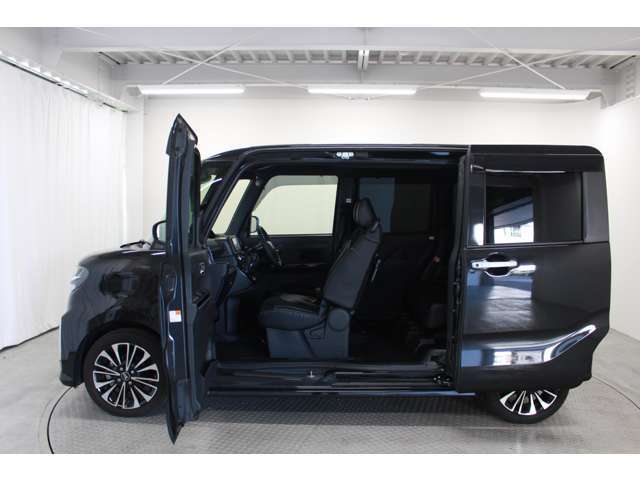 【バックカメラ】ガイド線も付いたバックカメラなので駐車も楽々★